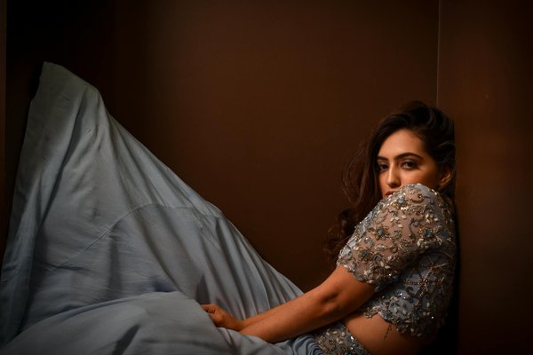 La broche, l'accessoire de mode qui réinvente le style féminin