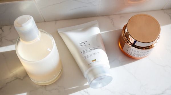 Les meilleurs produits de double nettoyage pour chaque type de peau